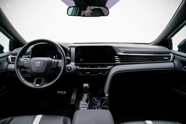 Used 2025 Toyota Camry SE image 28