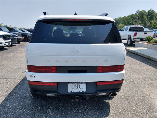 Used 2025 Hyundai Santa Fe SEL FWD image 4