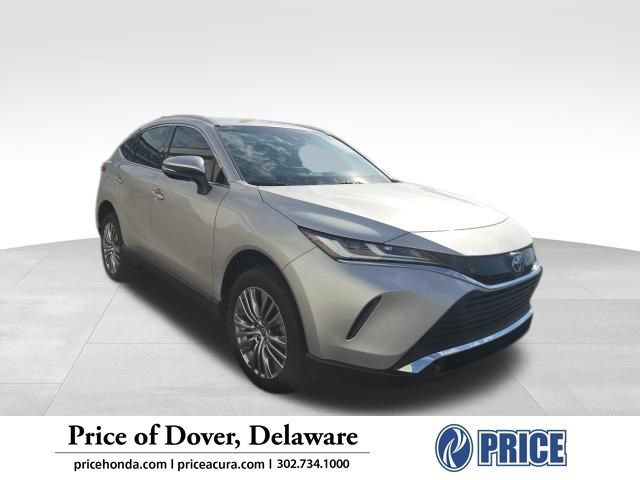 Used 2022 Toyota Venza XLE AWD/4WD image 1
