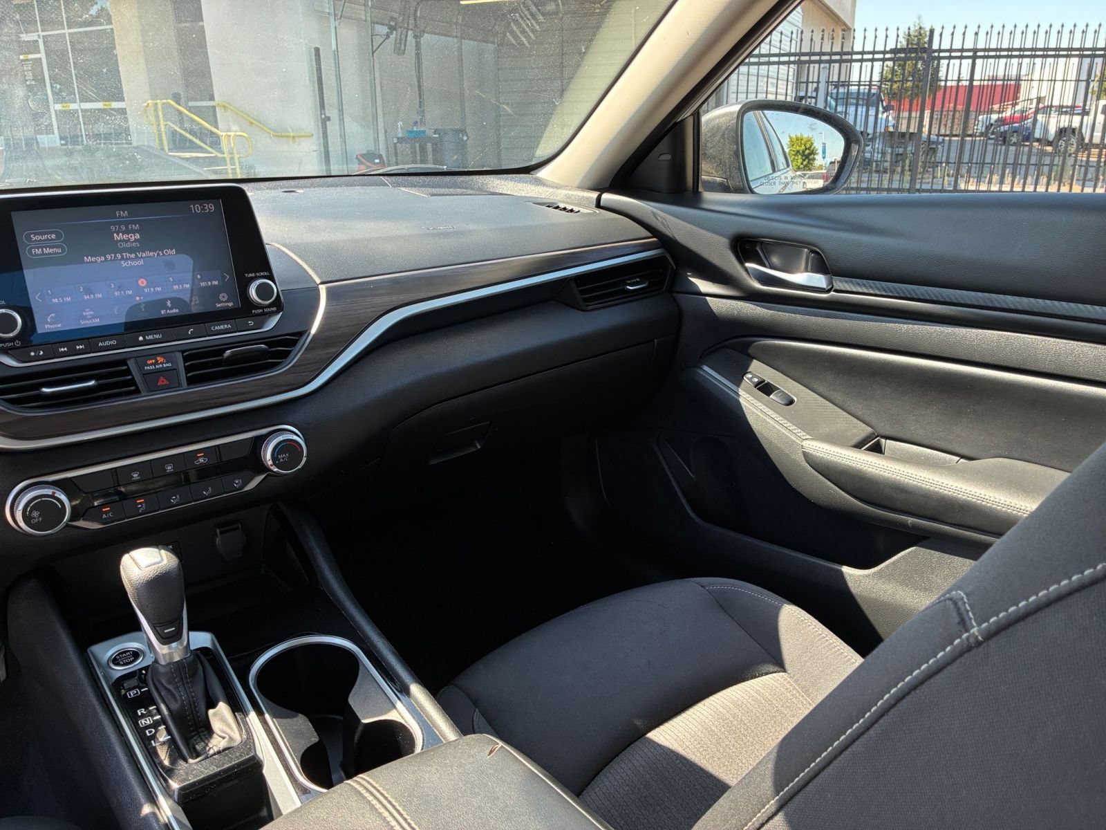 Used 2024 Nissan Altima 2.5 SV FWD image 35