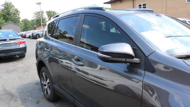 Used 2018 Toyota RAV4 XLE FWD image 3