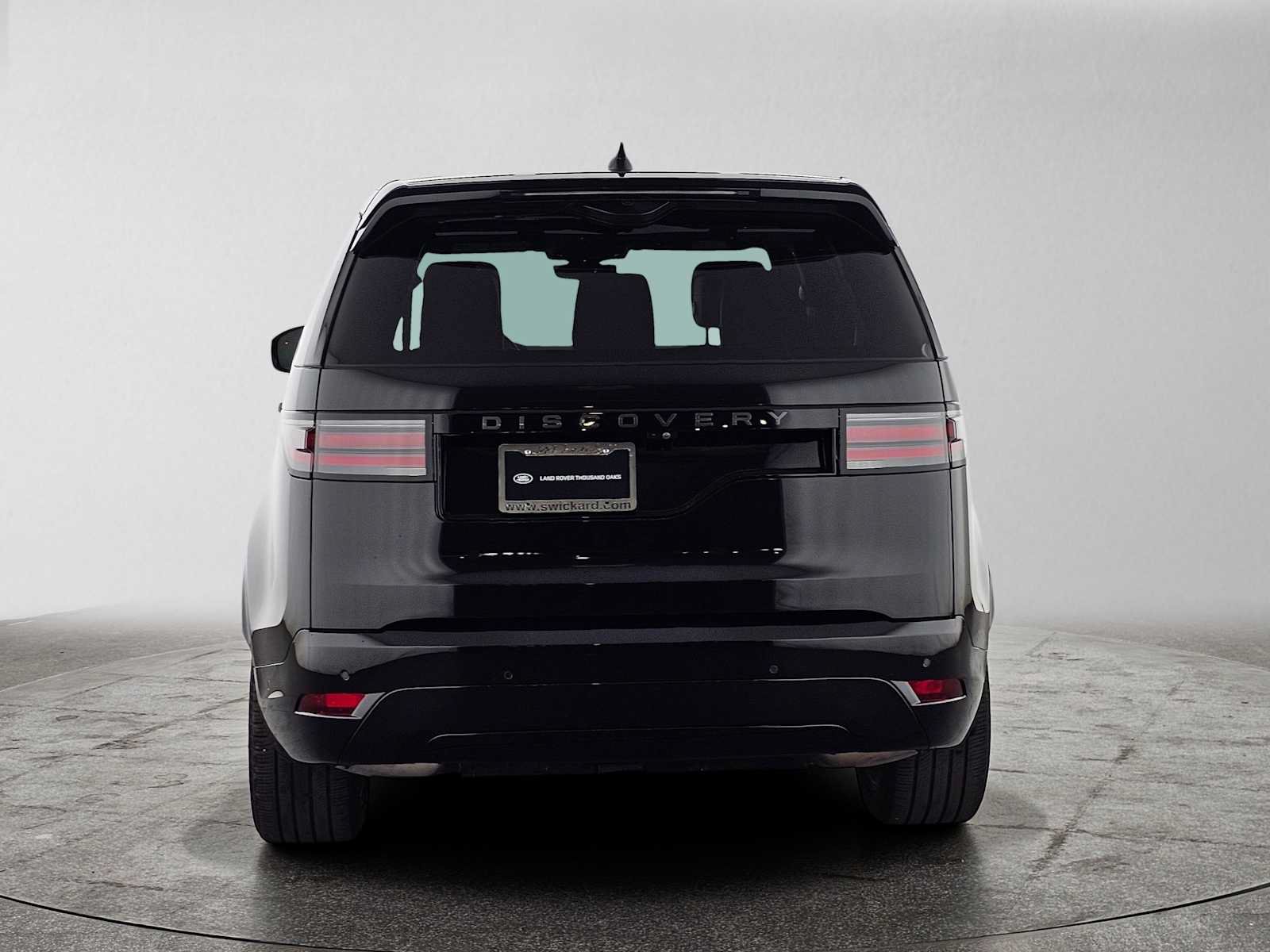Used 2025 Land Rover Discovery Dynamic SE AWD/4WD image 4