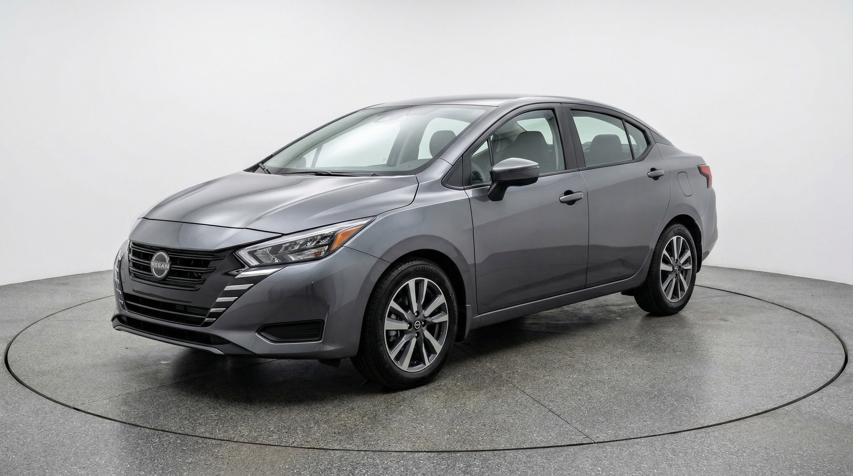 Used 2025 Nissan Versa SV image 3