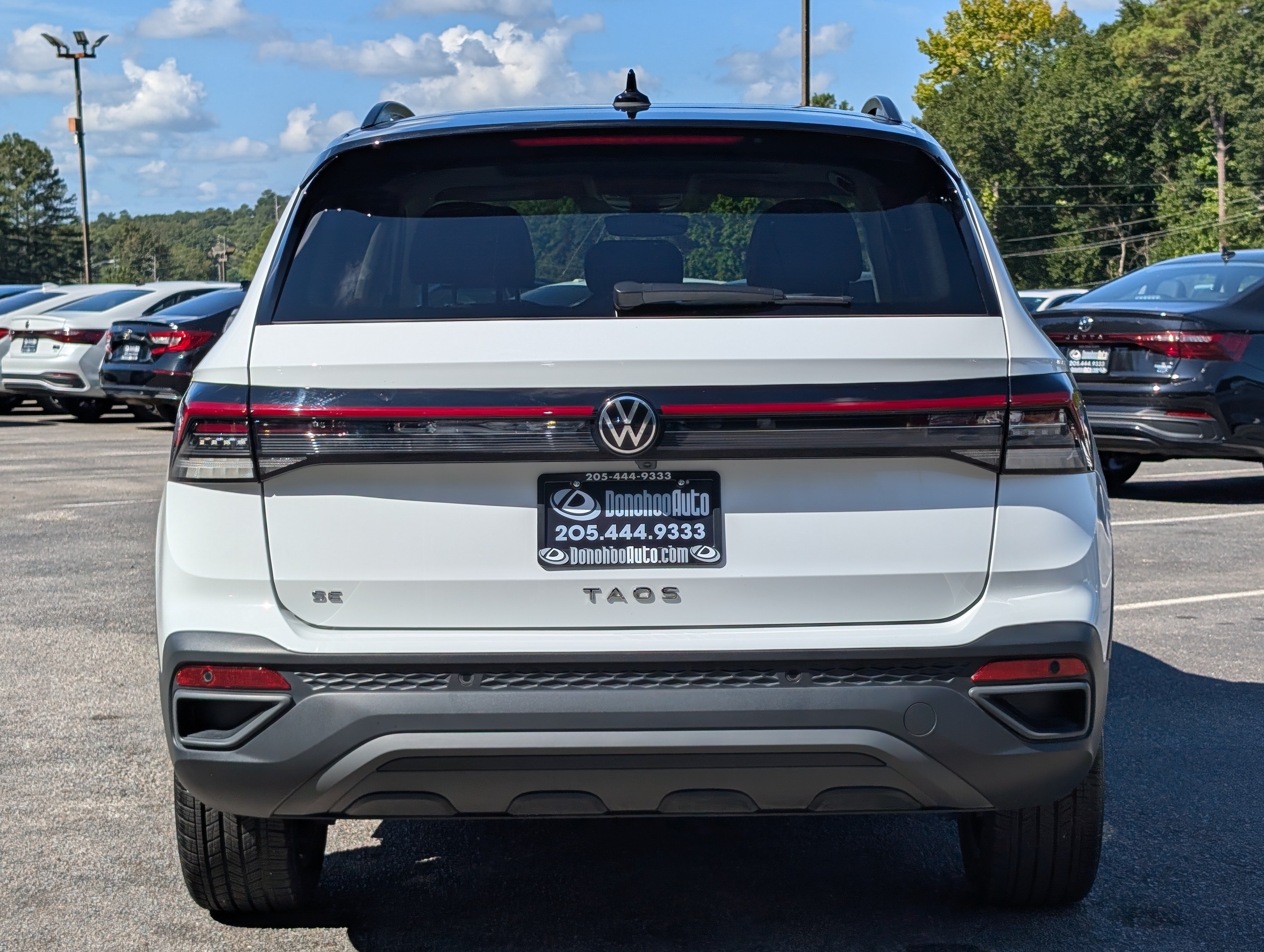 Used 2025 Volkswagen Taos SE FWD image 8