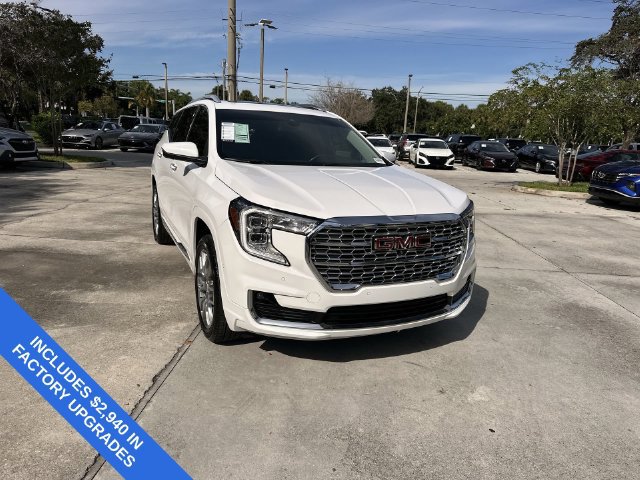 Used 2024 GMC Terrain Denali w/ Denali Premium Package AWD/4WD image 17