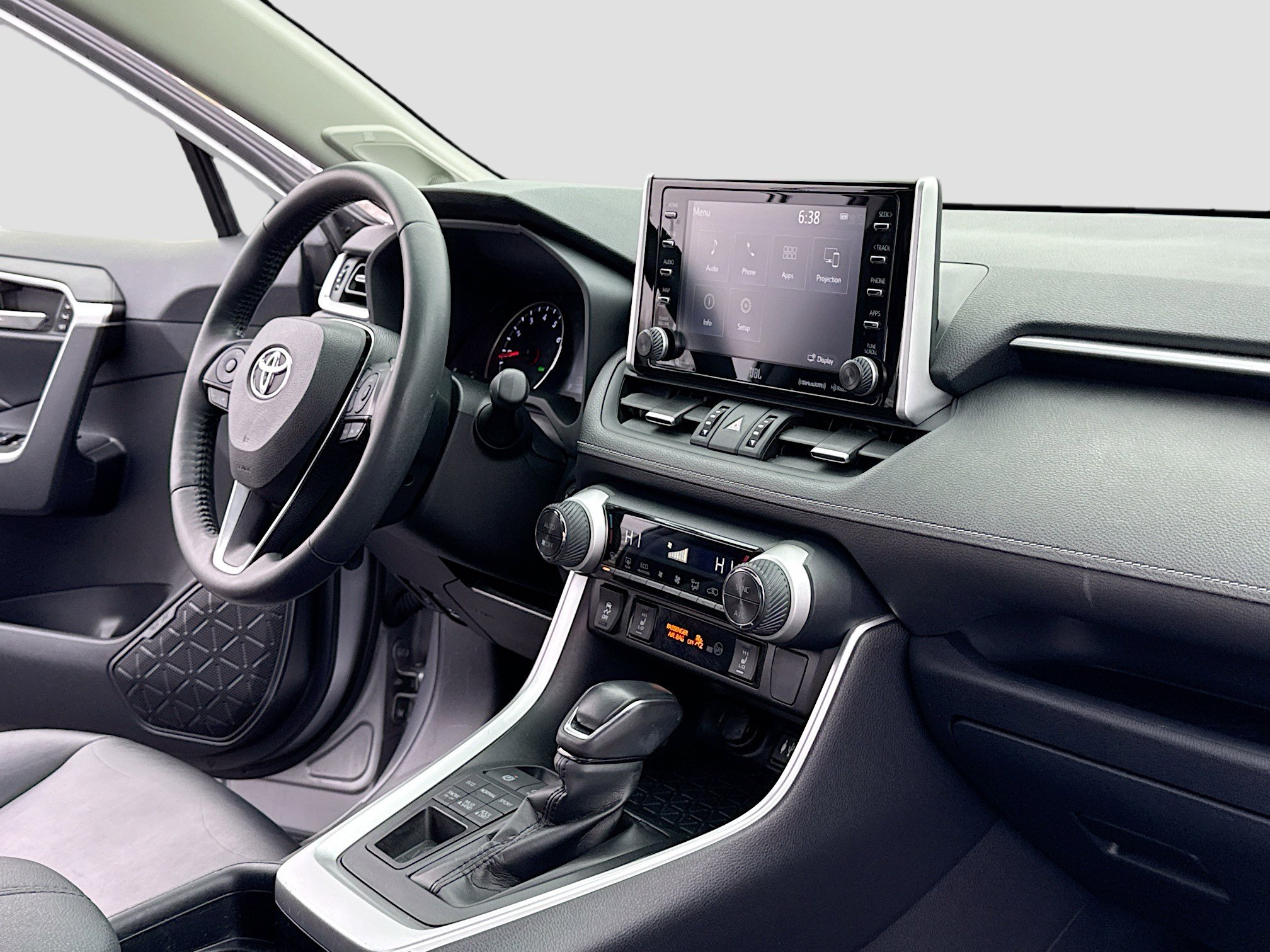 Used 2019 Toyota RAV4 XLE Premium image 5