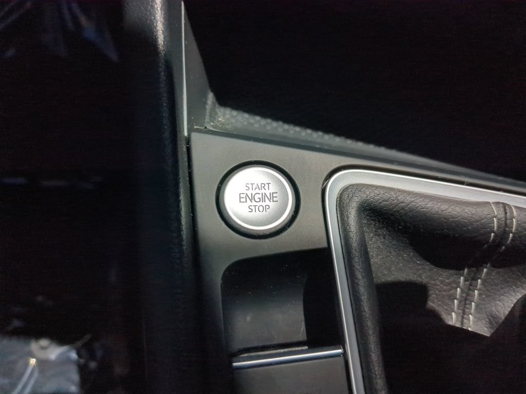Certified 2024 Volkswagen Jetta SE w/ Panoramic Sunroof Package FWD image 31