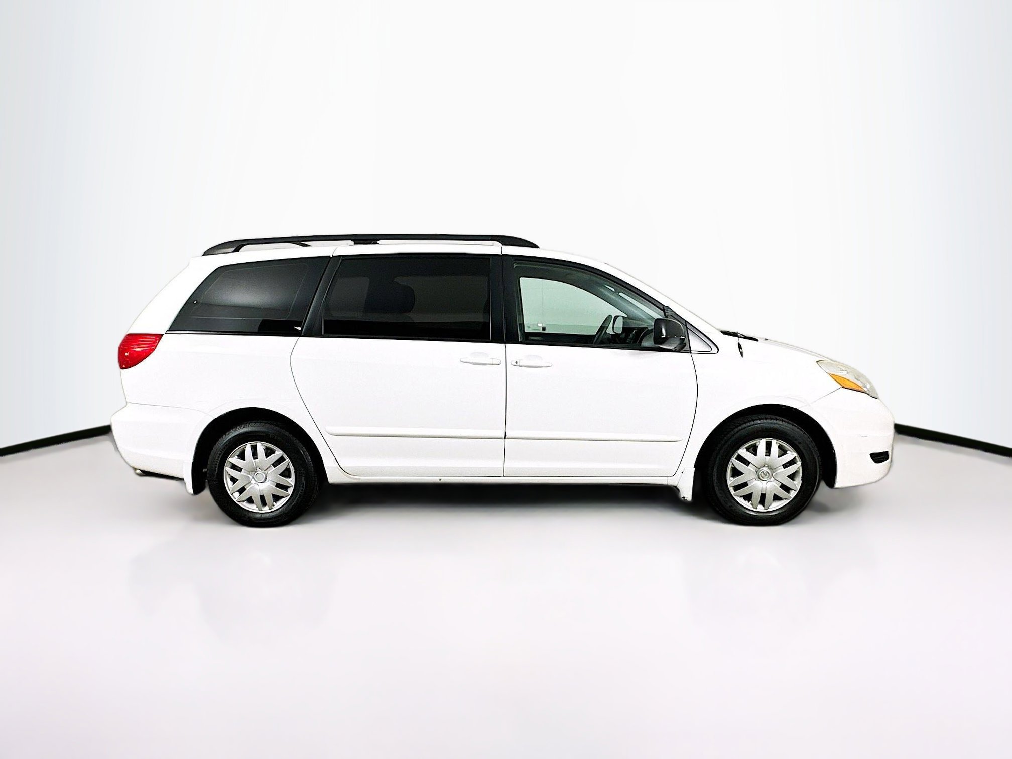 Used 2009 Toyota Sienna CE FWD image 10