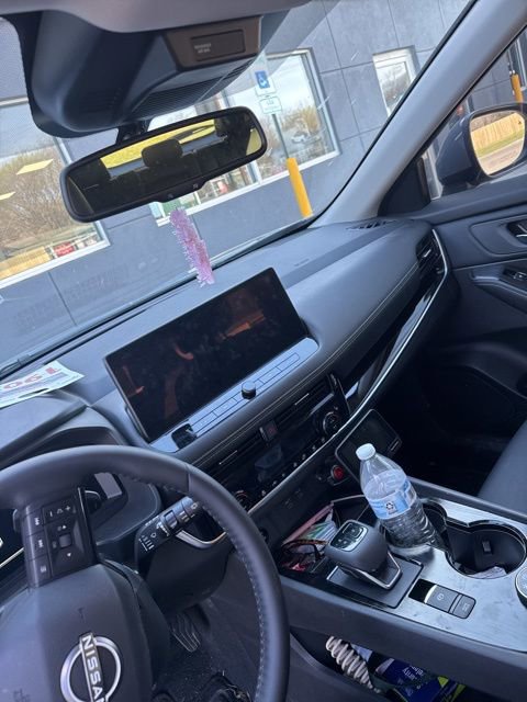 Used 2025 Nissan Rogue SL image 9