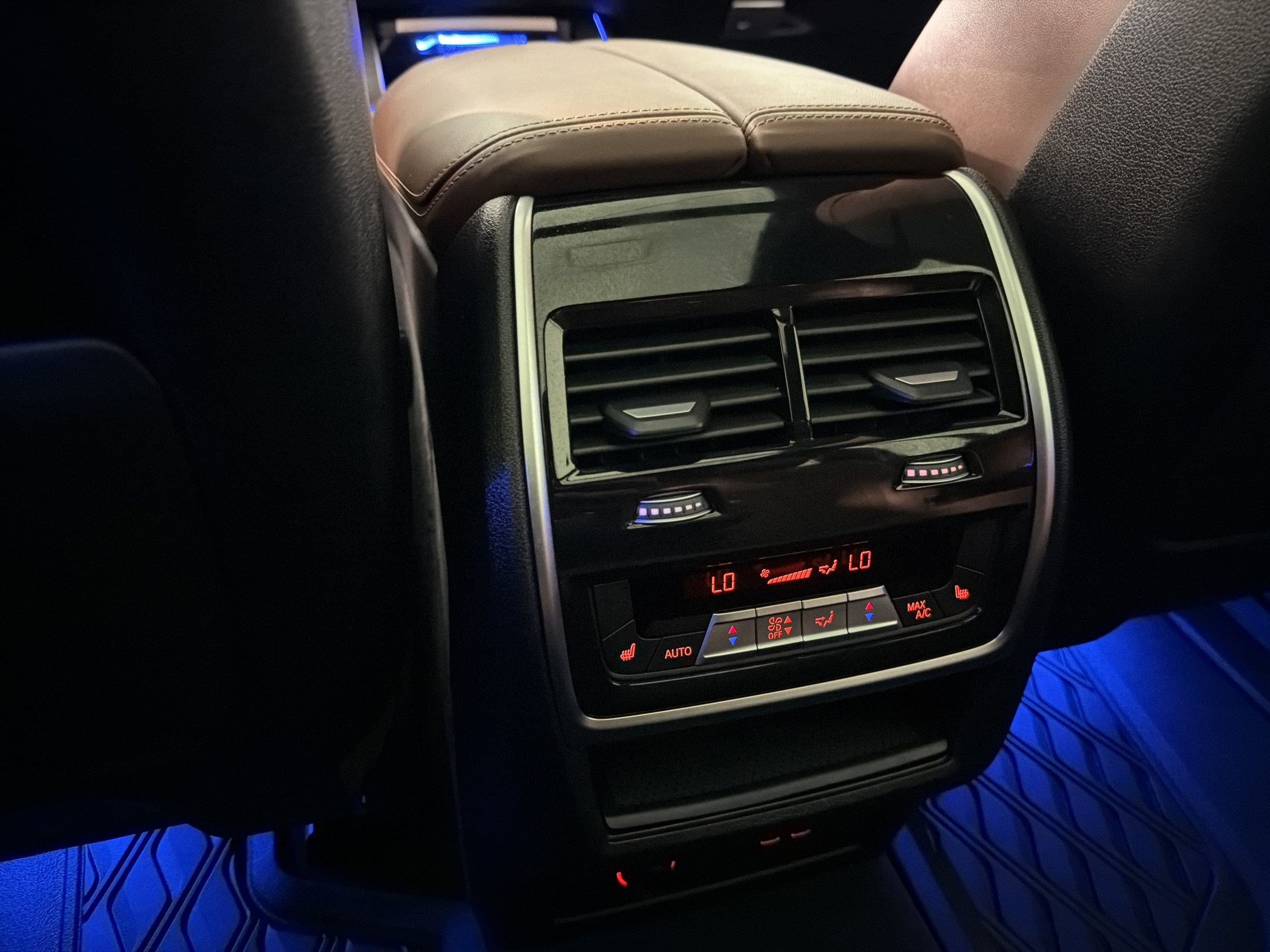Used 2025 BMW X7 M60i w/ Executive Package AWD/4WD image 32