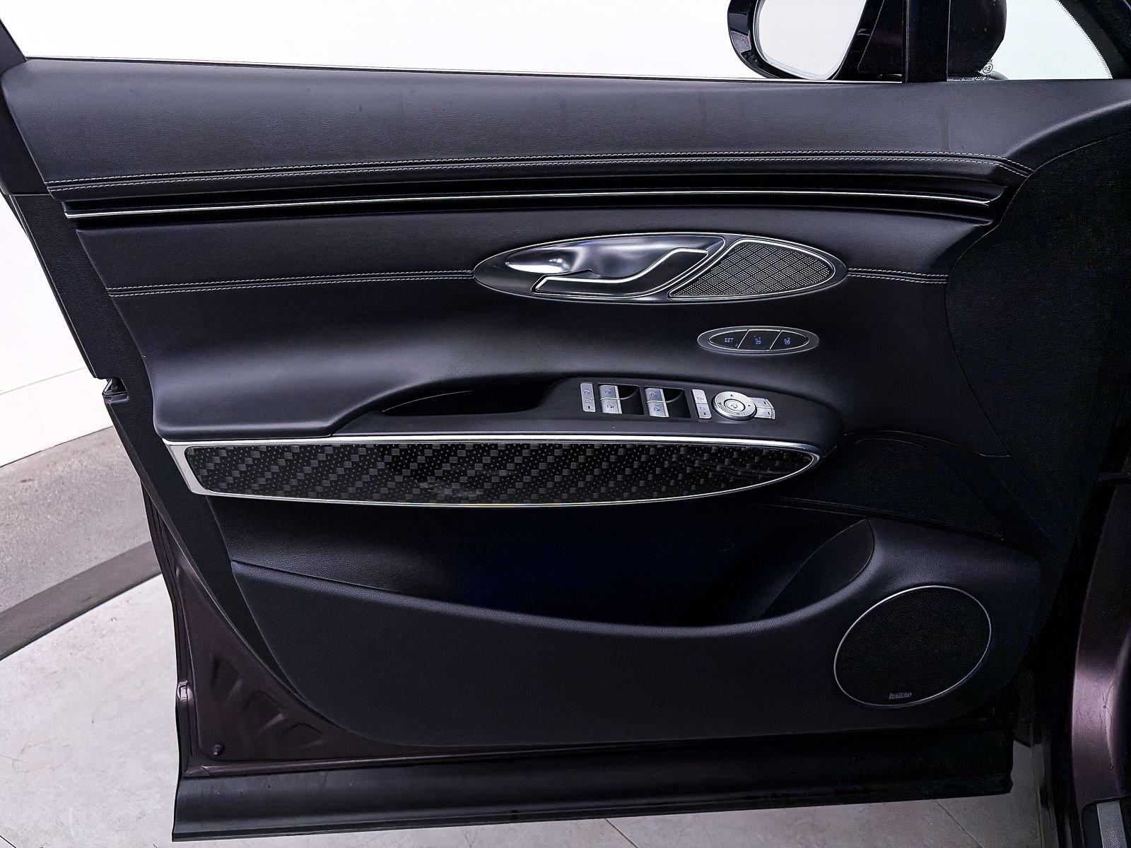 Used 2022 Genesis GV70 3.5T Sport w/ Sport Prestige Package AWD/4WD image 19