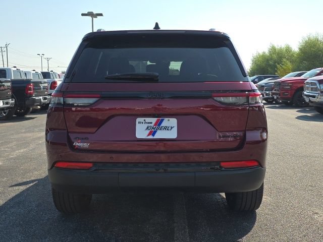 Used 2023 Jeep Grand Cherokee Limited w/ Black Appearance Package AWD/4WD image 10