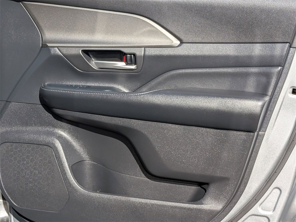 Used 2025 Toyota Grand Highlander AWD image 32