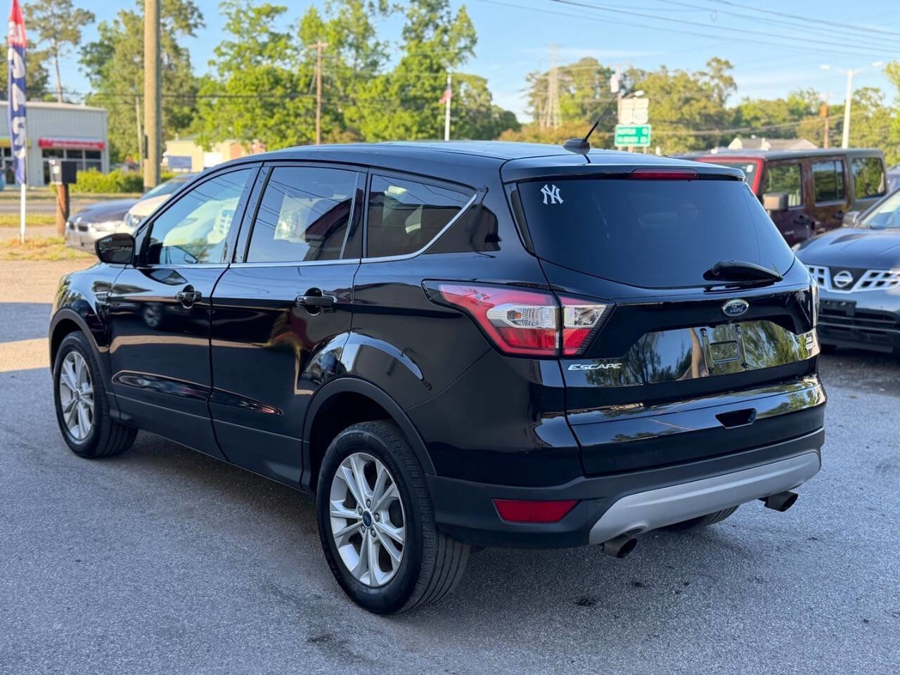 Used 2017 Ford Escape SE AWD/4WD image 6