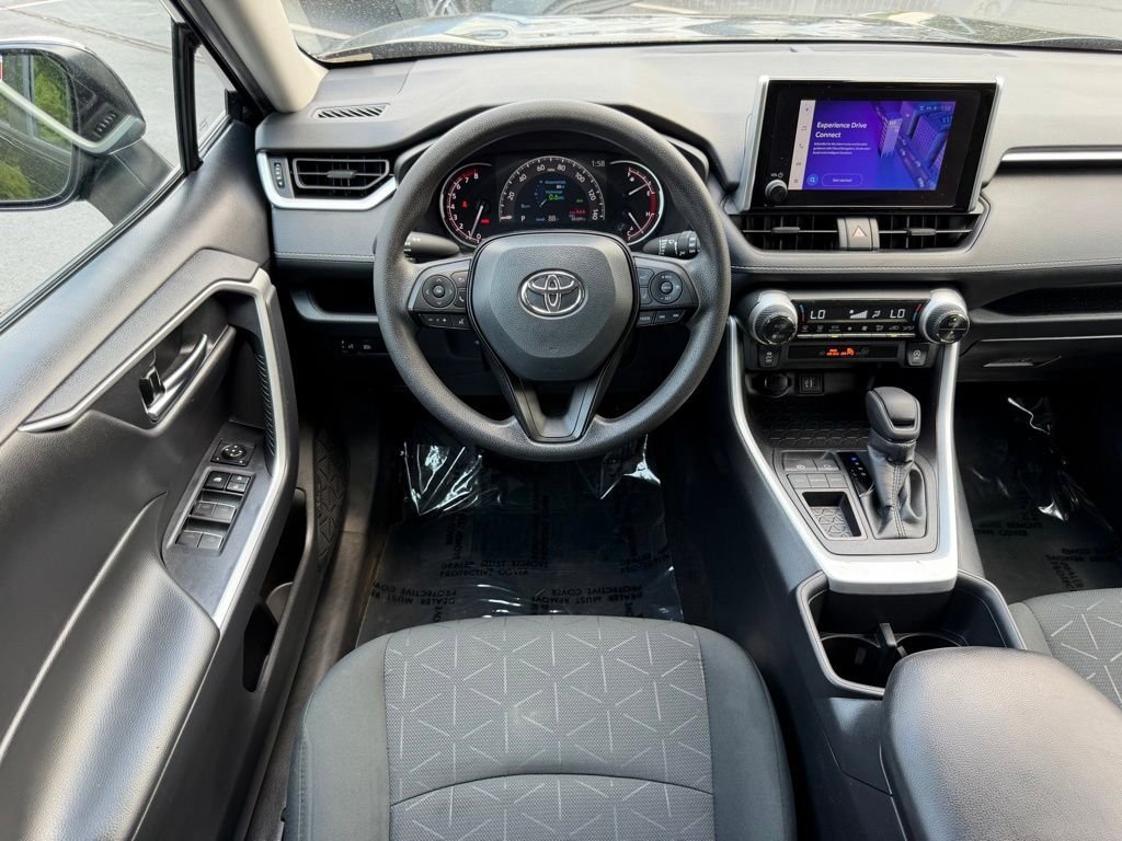 Used 2024 Toyota RAV4 XLE FWD image 27