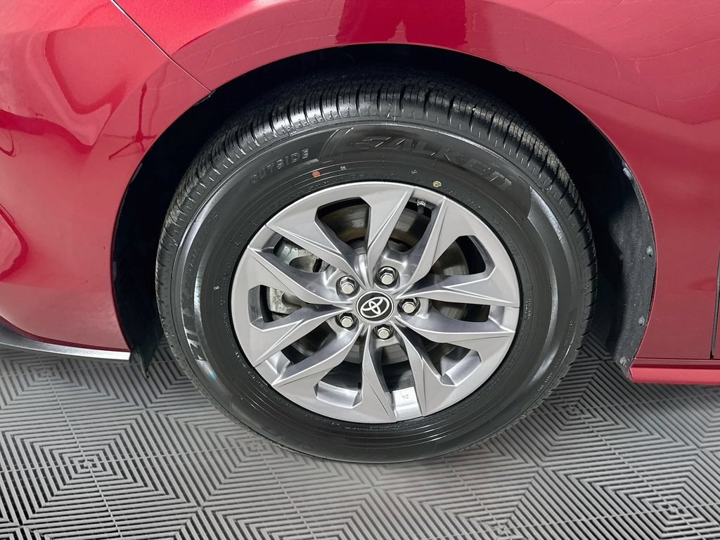 Used 2023 Toyota Sienna XLE AWD/4WD image 25