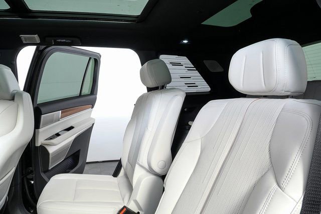 New 2026 Cadillac Vistiq Luxury image 17