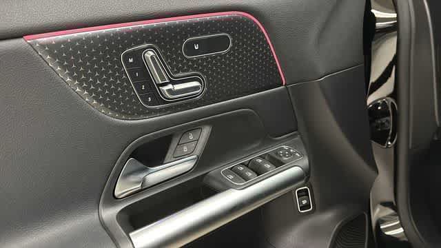 Used 2025 Mercedes-Benz GLA 250 4MATIC image 13