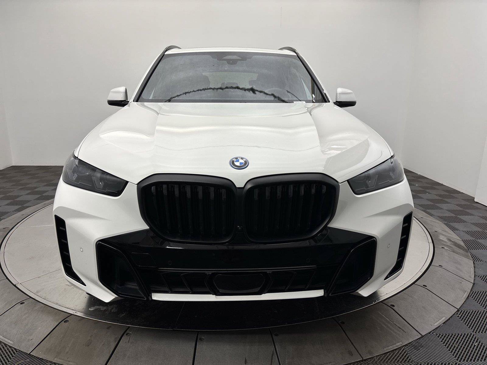 Used 2024 BMW X5 xDrive50e w/ Executive Package AWD/4WD image 2
