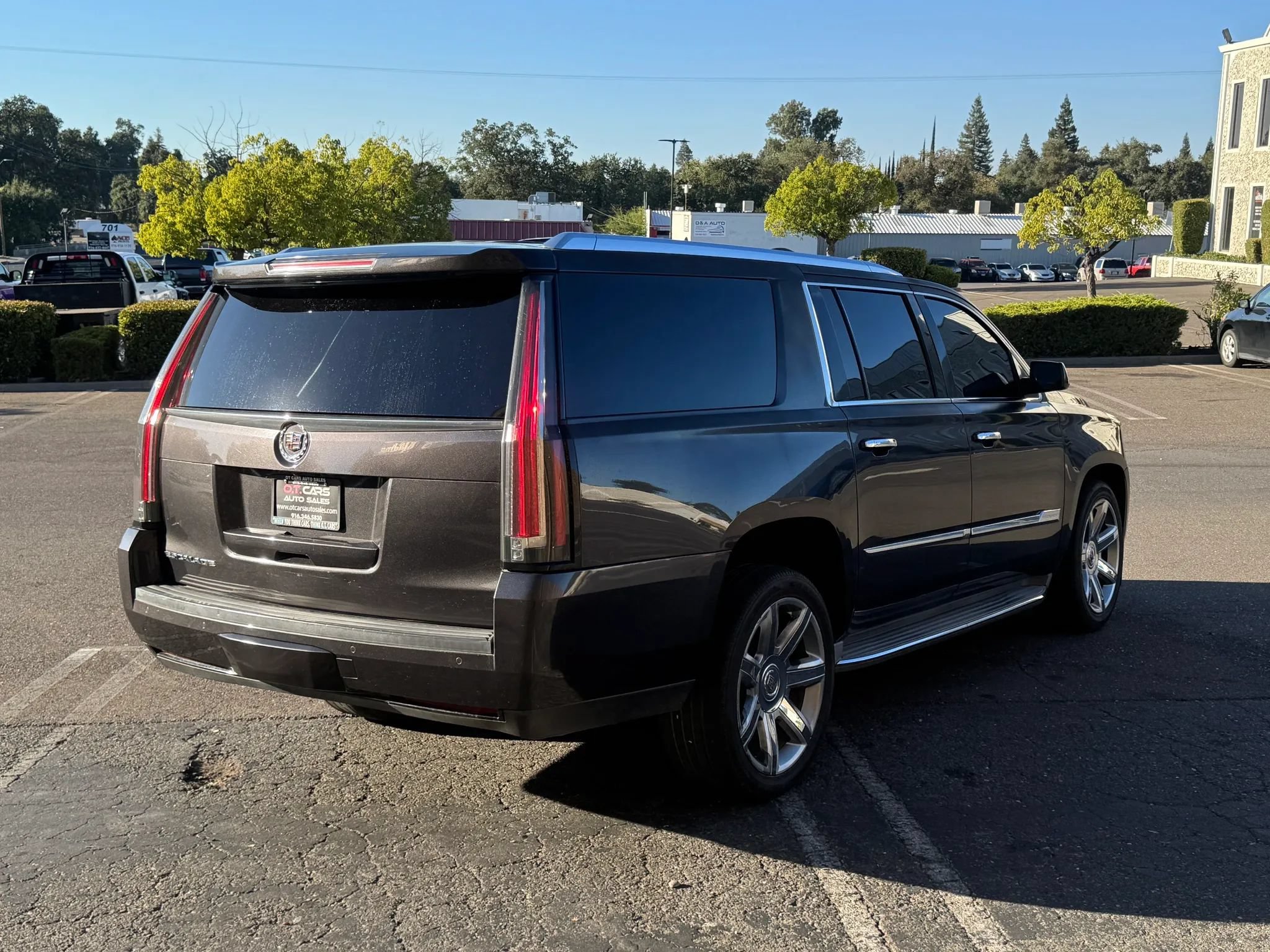 Used 2015 Cadillac Escalade ESV Premium AWD/4WD image 4