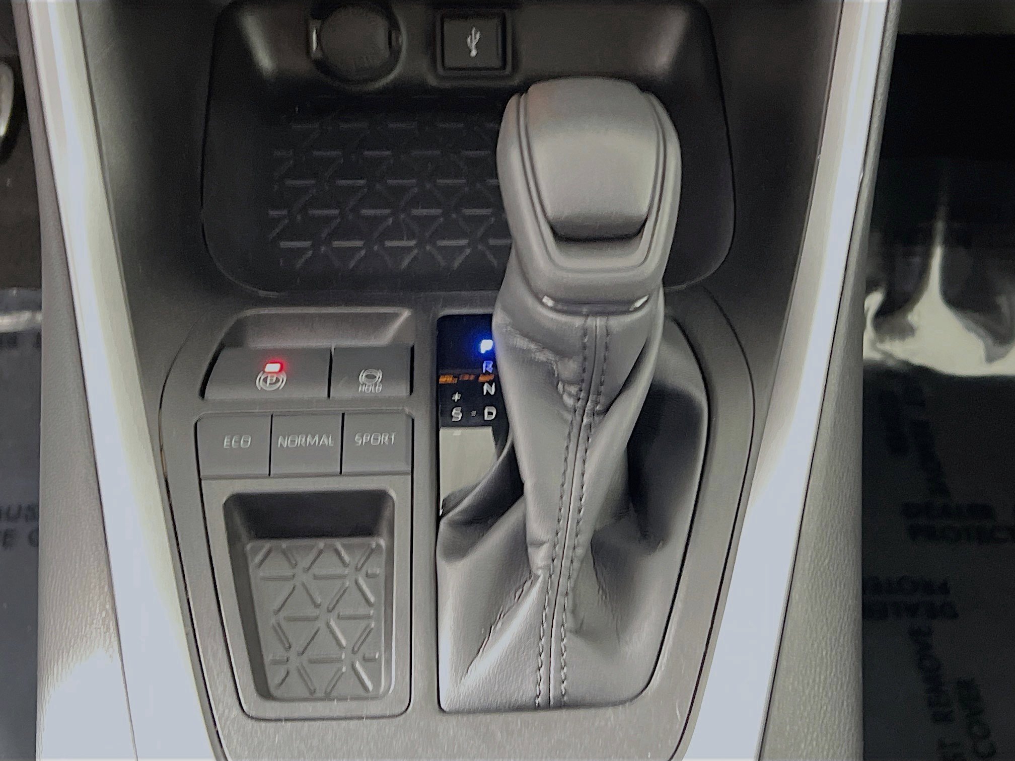 Used 2022 Toyota RAV4 LE image 23