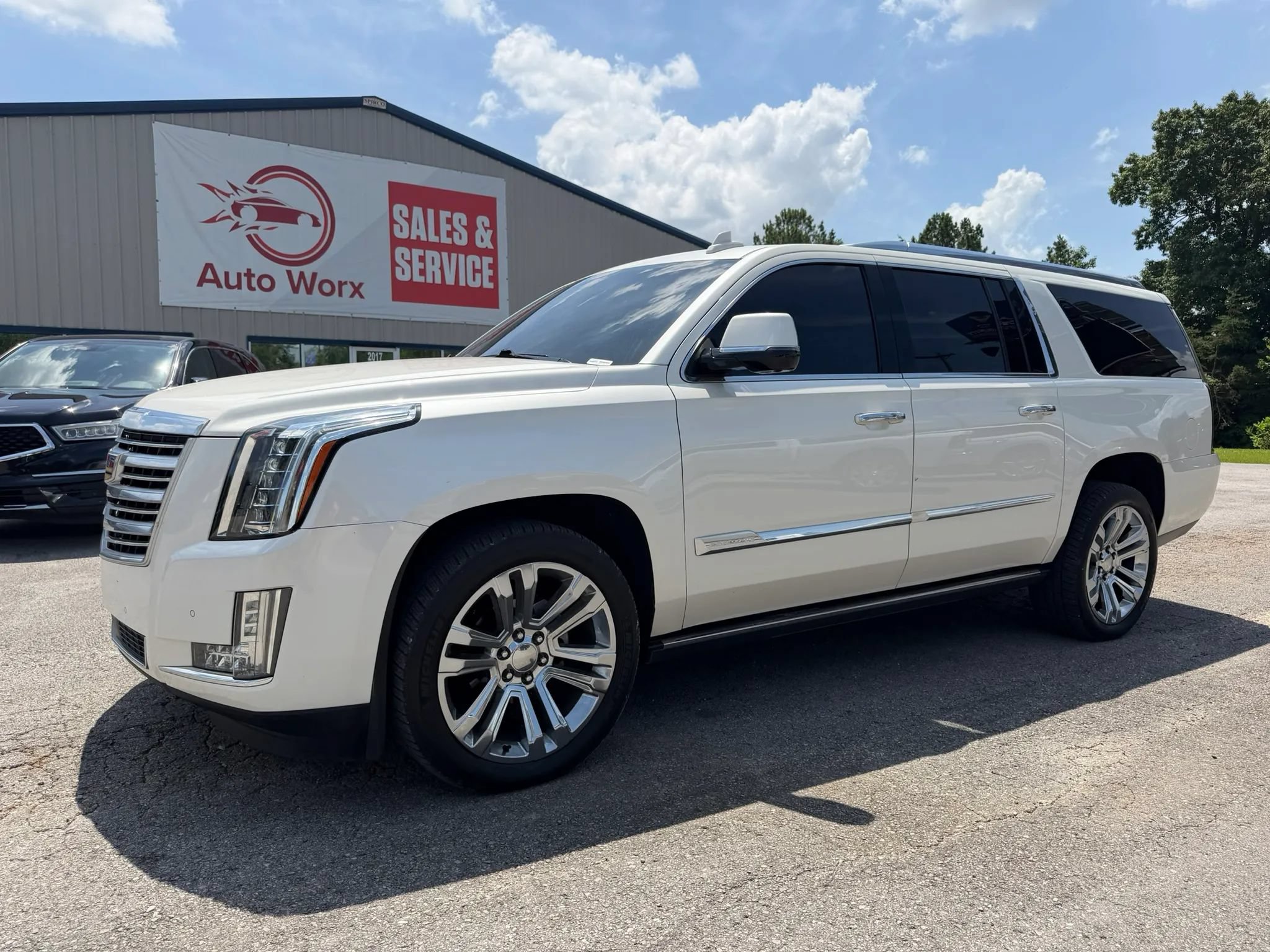 Used 2015 Cadillac Escalade ESV Platinum AWD/4WD image 19