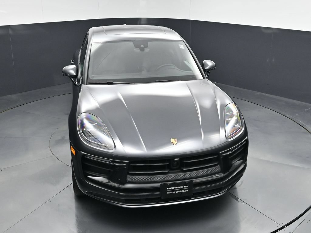 Certified 2025 Porsche Macan AWD/4WD image 23