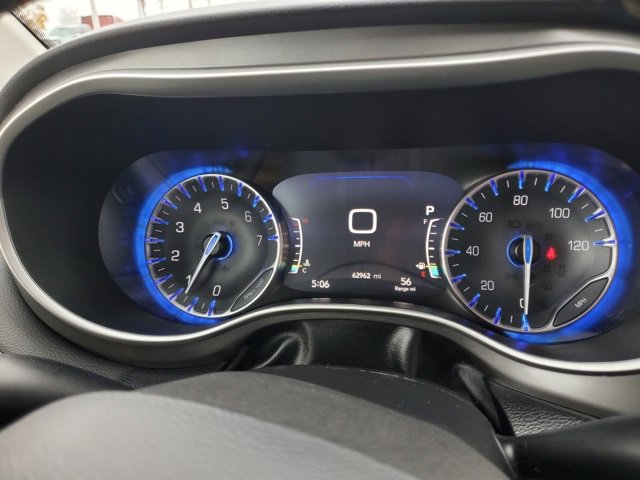 Certified 2024 Chrysler Pacifica Touring-L image 16