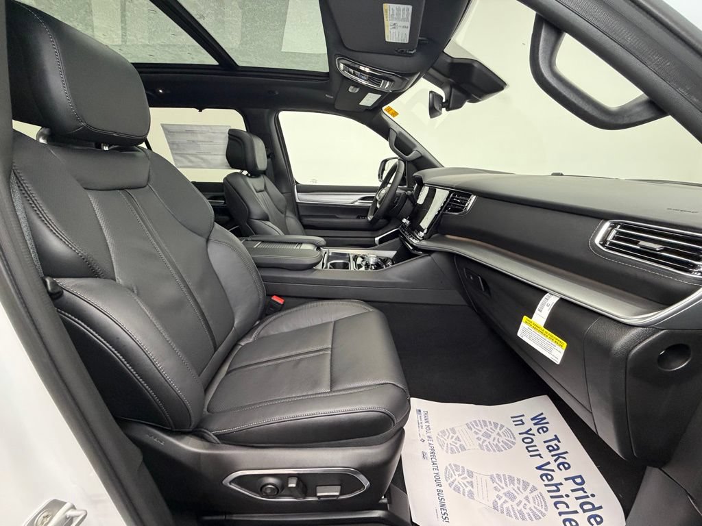 New 2026 Jeep Grand Wagoneer L Limited AWD/4WD image 11