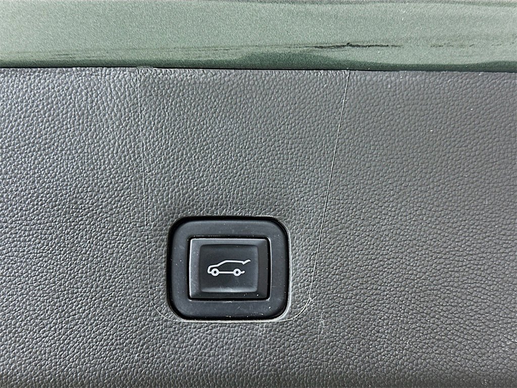 Used 2023 Chevrolet Traverse LT image 30