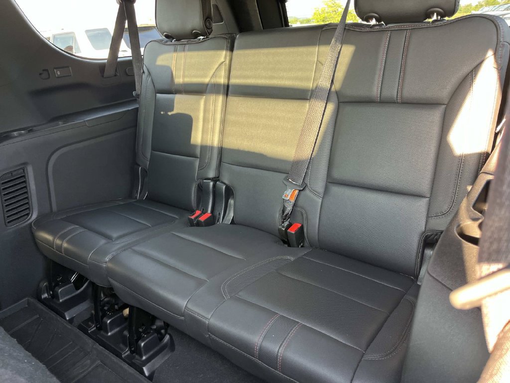 Used 2023 Chevrolet Suburban RST w/ Sport Performance Package AWD/4WD image 25