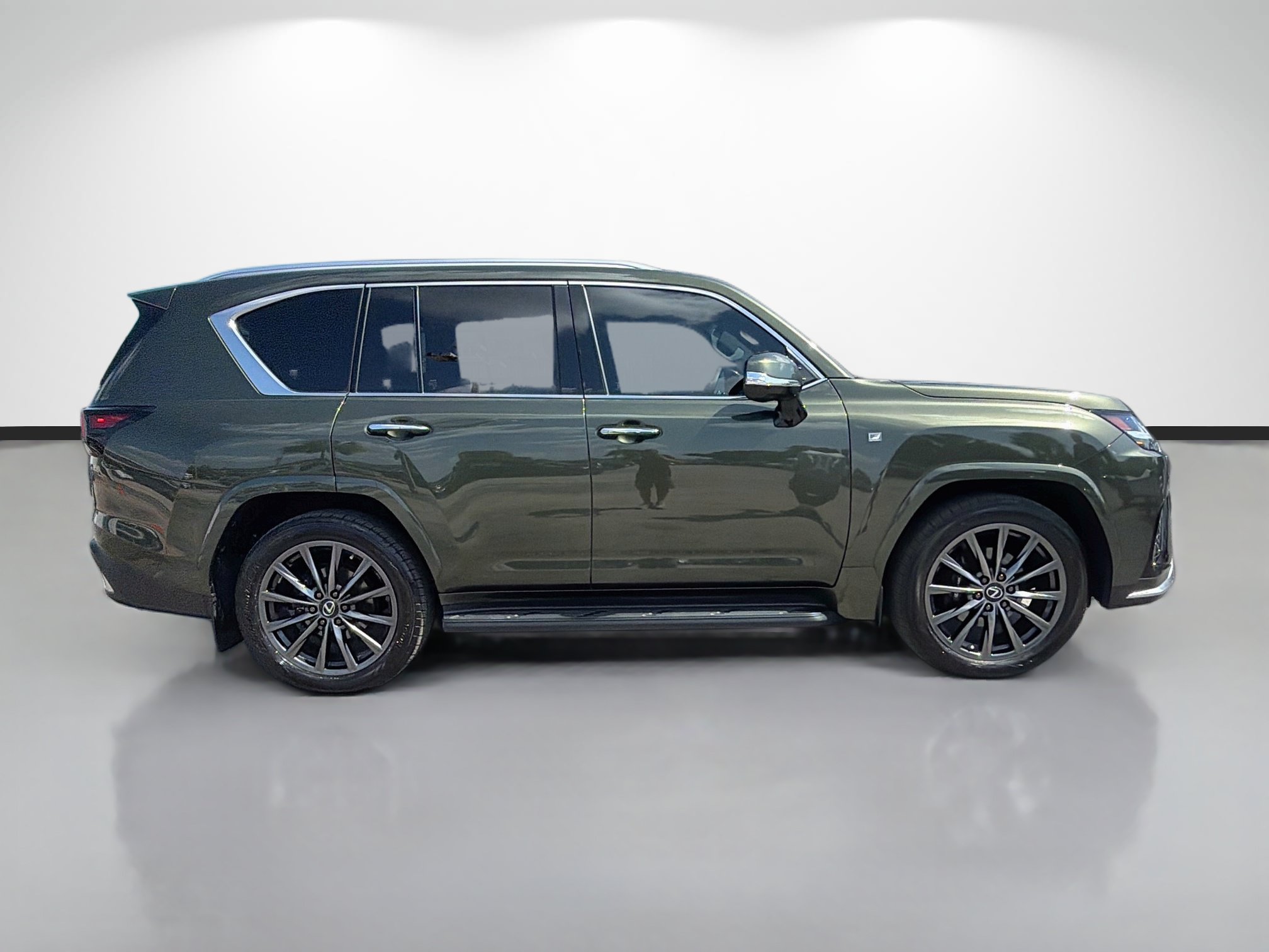 Used 2023 Lexus LX 600 F Sport w/ Accessory Package (Z1) AWD/4WD image 2