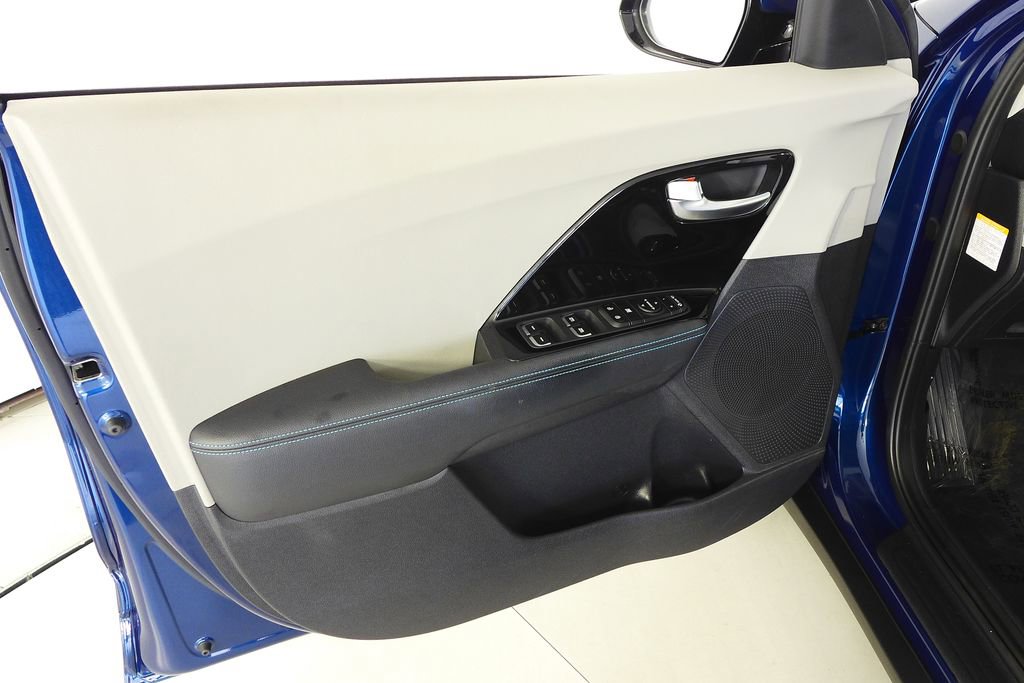 Used 2020 Kia Niro EX FWD image 11