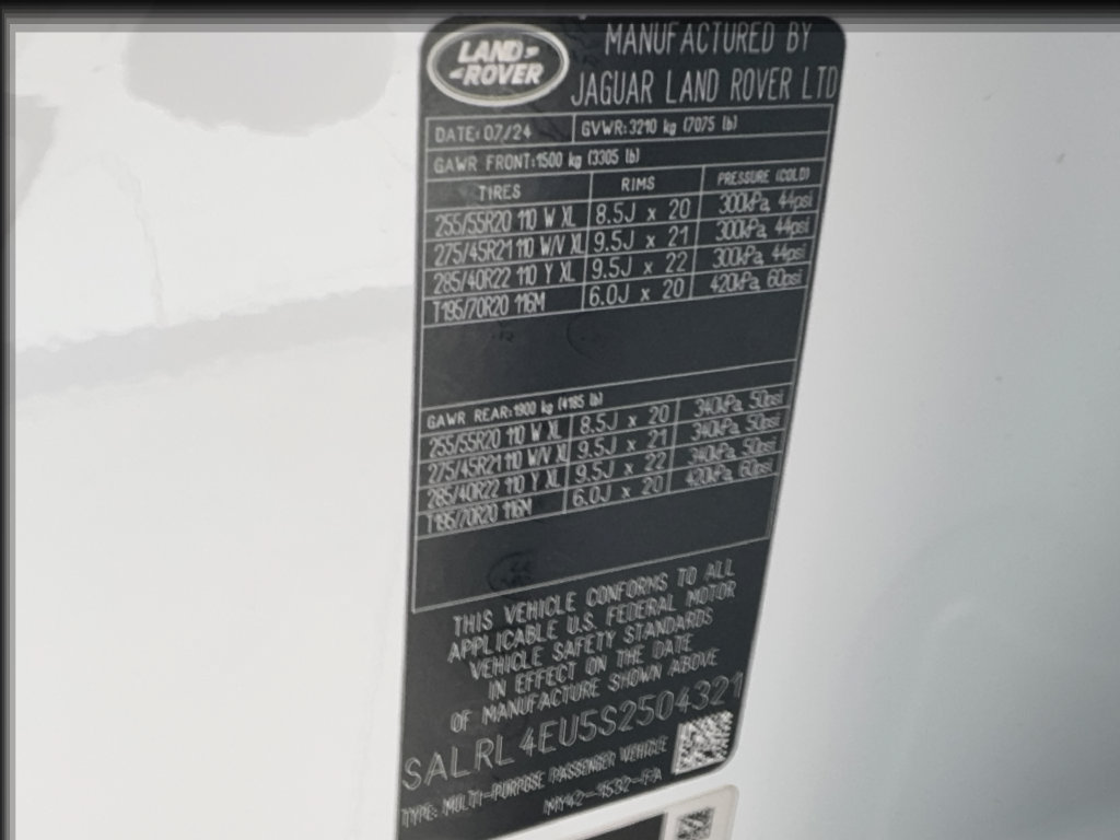 Used 2025 Land Rover Discovery Dynamic SE AWD/4WD image 57