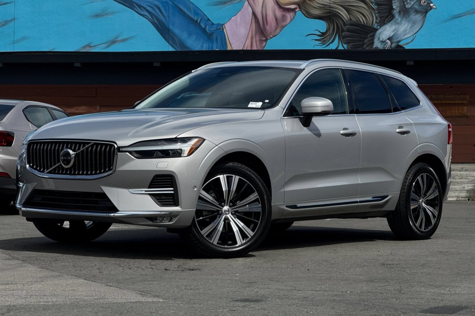 Used 2023 Volvo XC60 B5 Plus w/ Climate Package AWD/4WD image 1