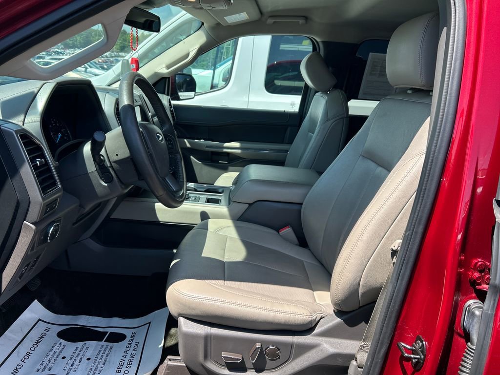 Used 2018 Ford Expedition XLT w/ Equipment Group 202A RWD image 9