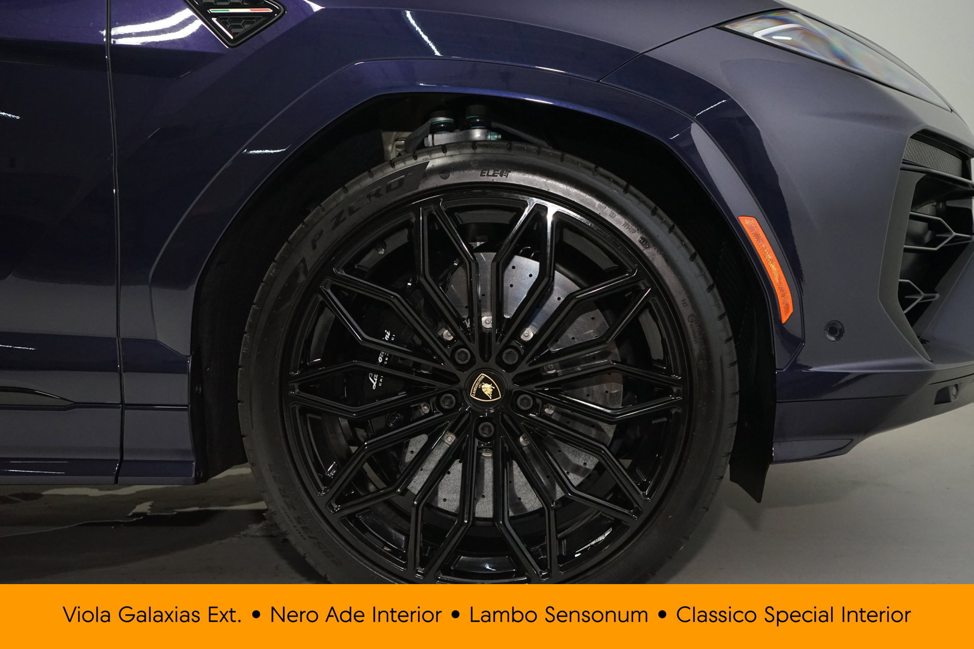 Used 2025 Lamborghini Urus SE AWD/4WD image 36