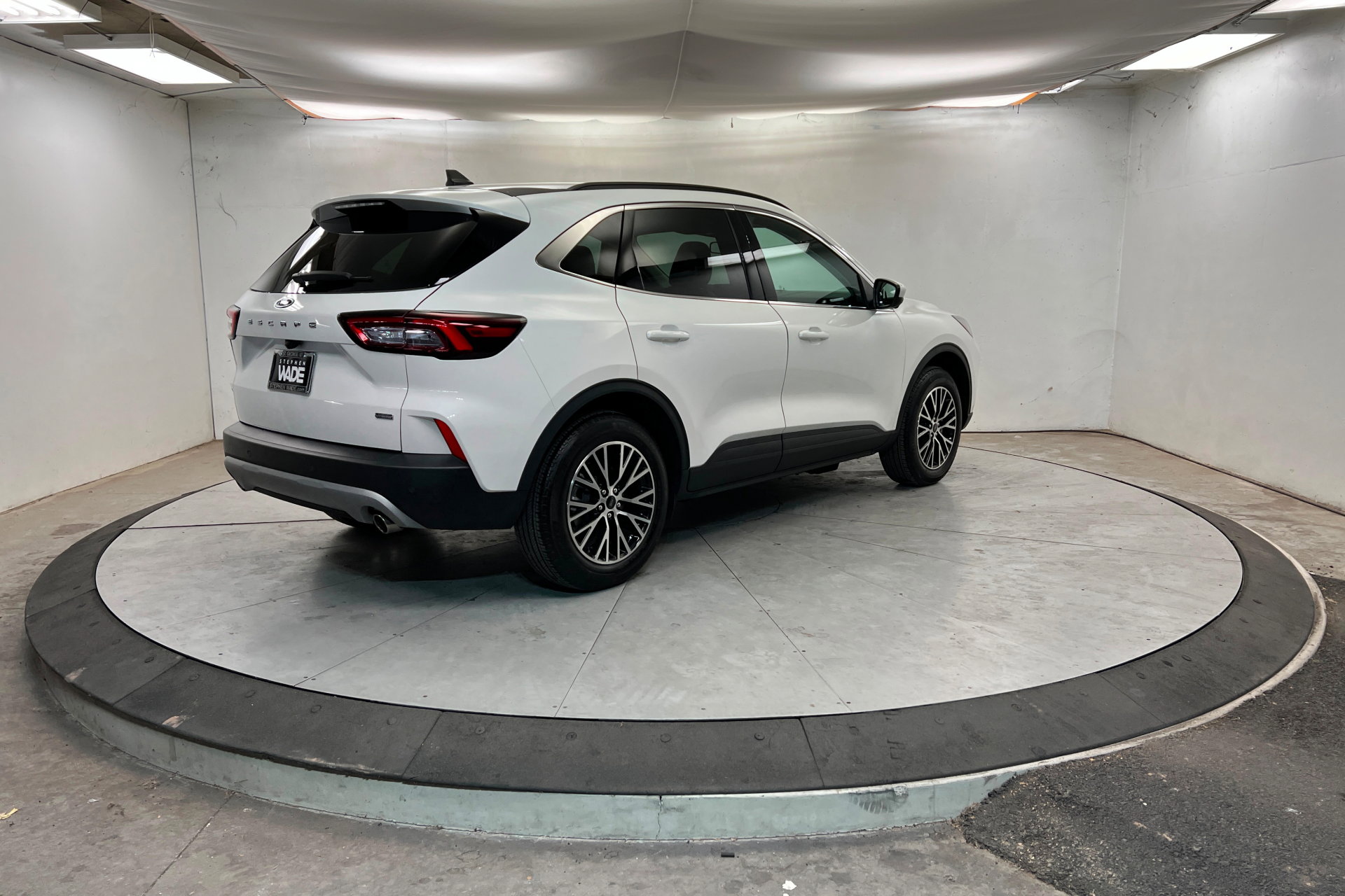 Used 2025 Ford Escape SE w/ PHEV Premium Package image 6