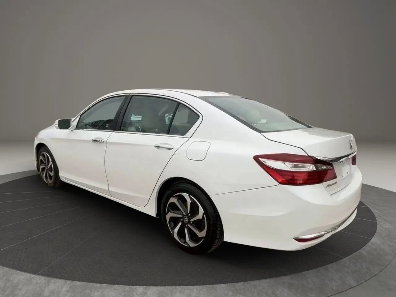 Used 2017 Honda Accord EX-L image 3