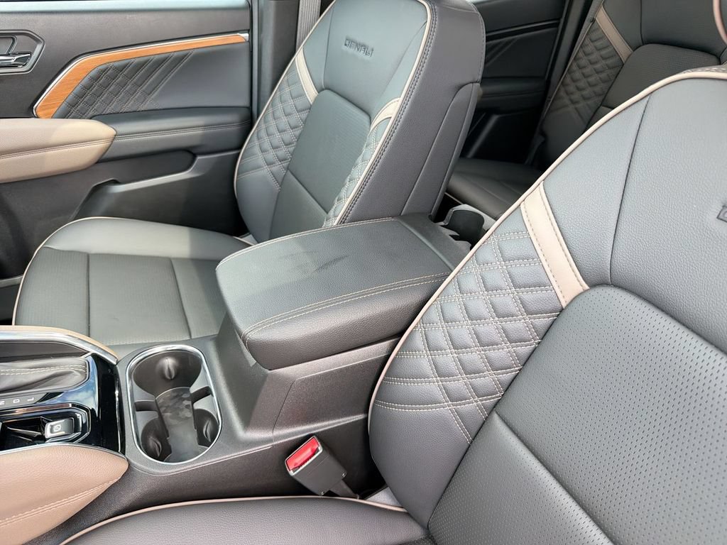 Used 2025 GMC Canyon Denali AWD/4WD image 28