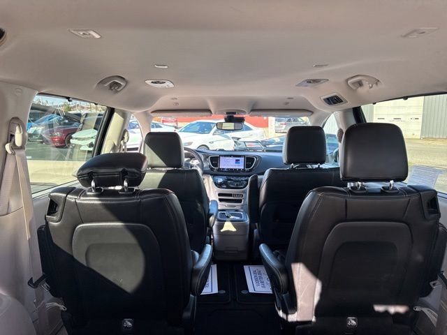 Used 2024 Chrysler Pacifica Touring-L FWD image 37