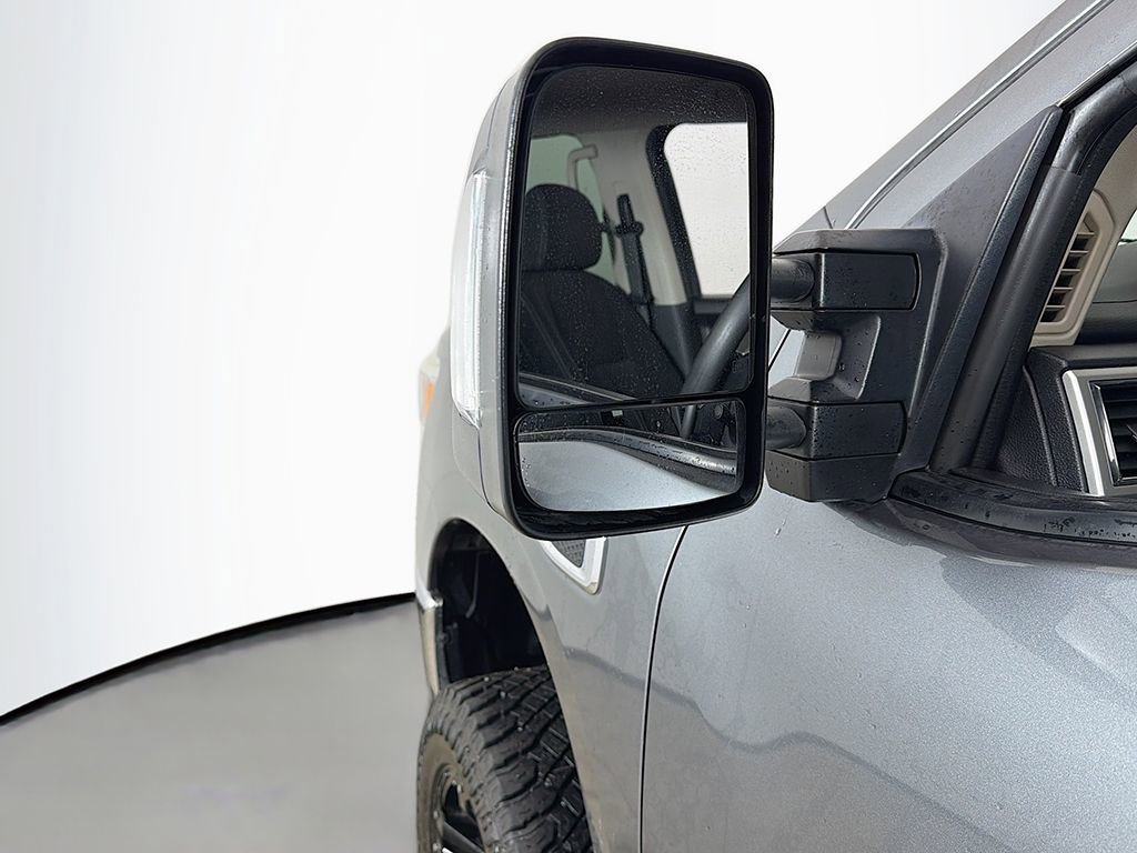 Used 2017 Nissan Titan SV image 22