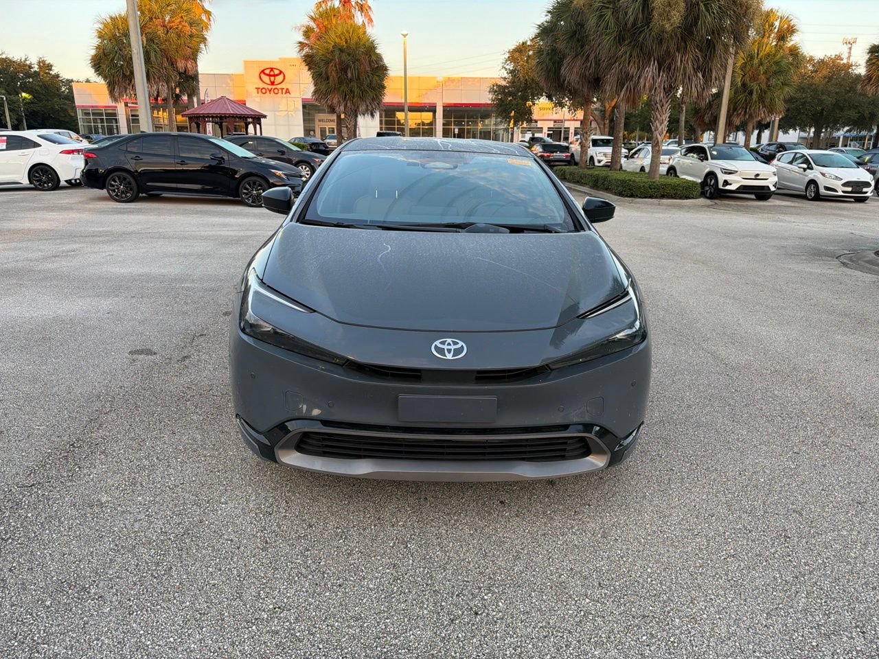 Used 2024 Toyota Prius XLE FWD image 5