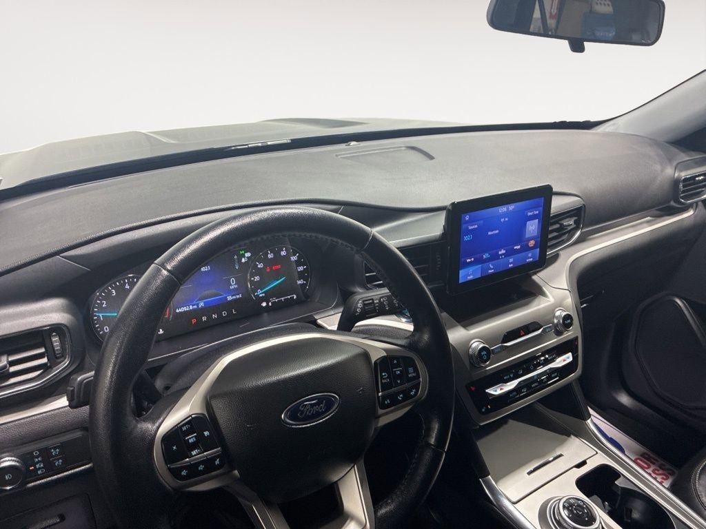 Used 2022 Ford Explorer XLT w/ Equipment Group 202A image 35