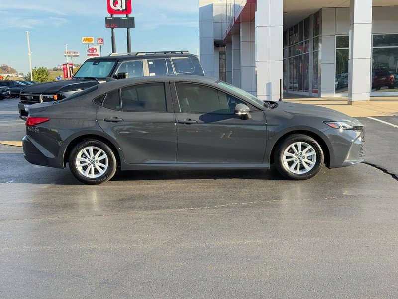 Used 2025 Toyota Camry LE image 2