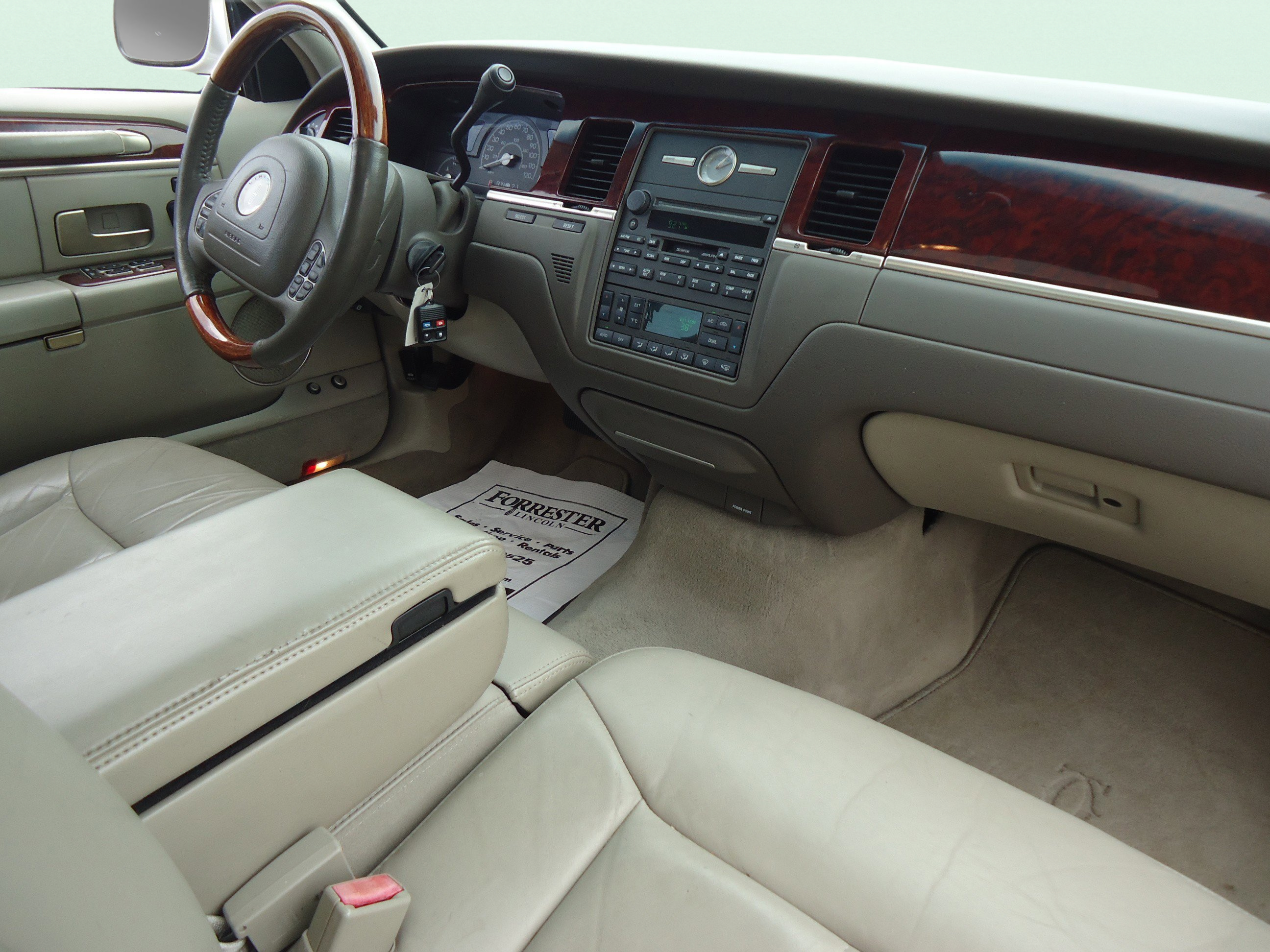 Used 2003 Lincoln Town Car Cartier RWD image 23