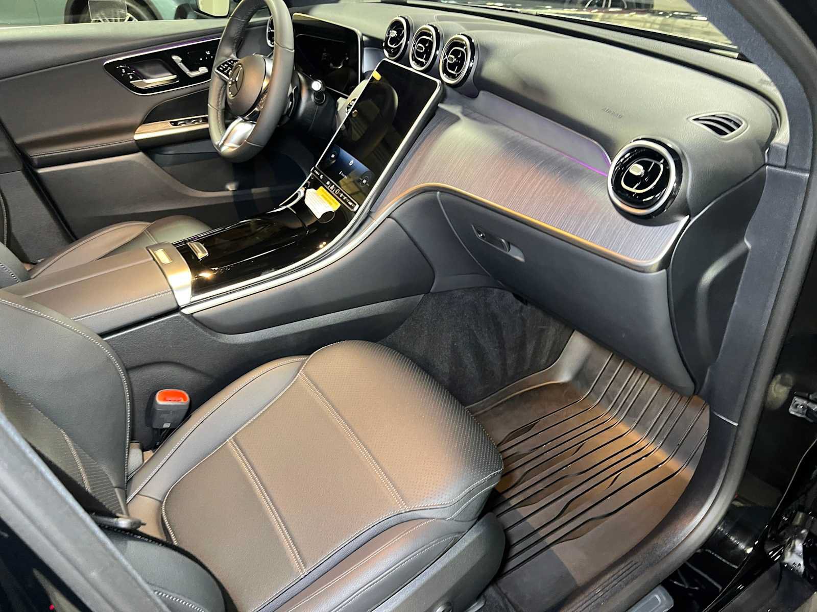 Used 2026 Mercedes-Benz GLC 300 4MATIC image 11