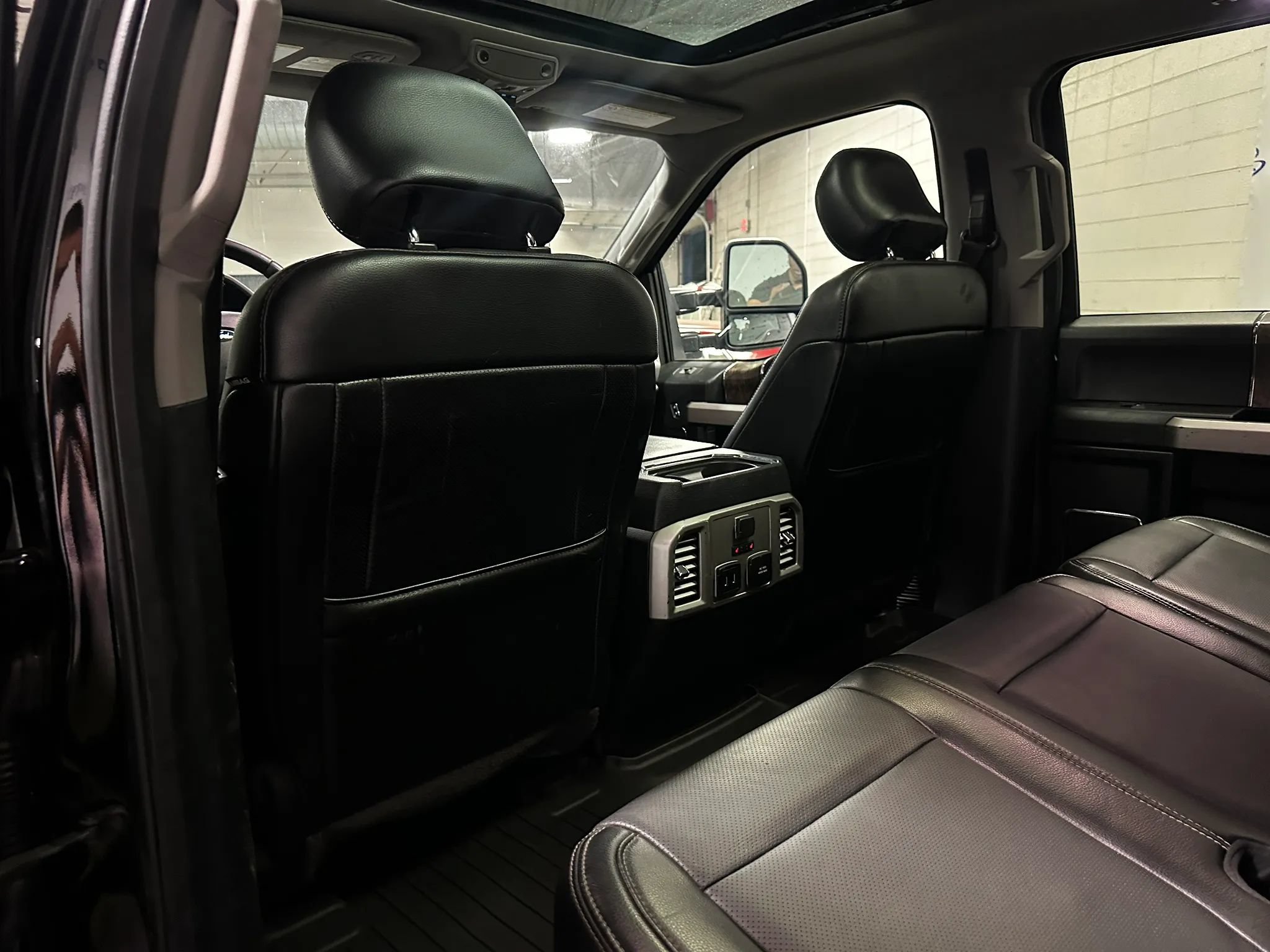 Used 2017 Ford F250 Lariat w/ Lariat Ultimate Package AWD/4WD image 14