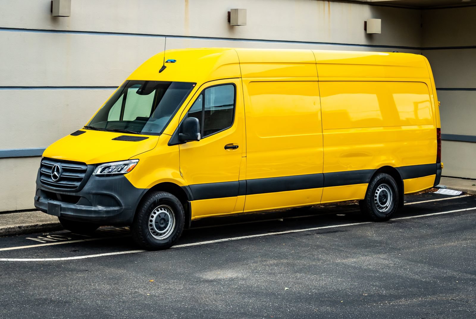 Used 2021 Mercedes-Benz Sprinter 2500 image 3