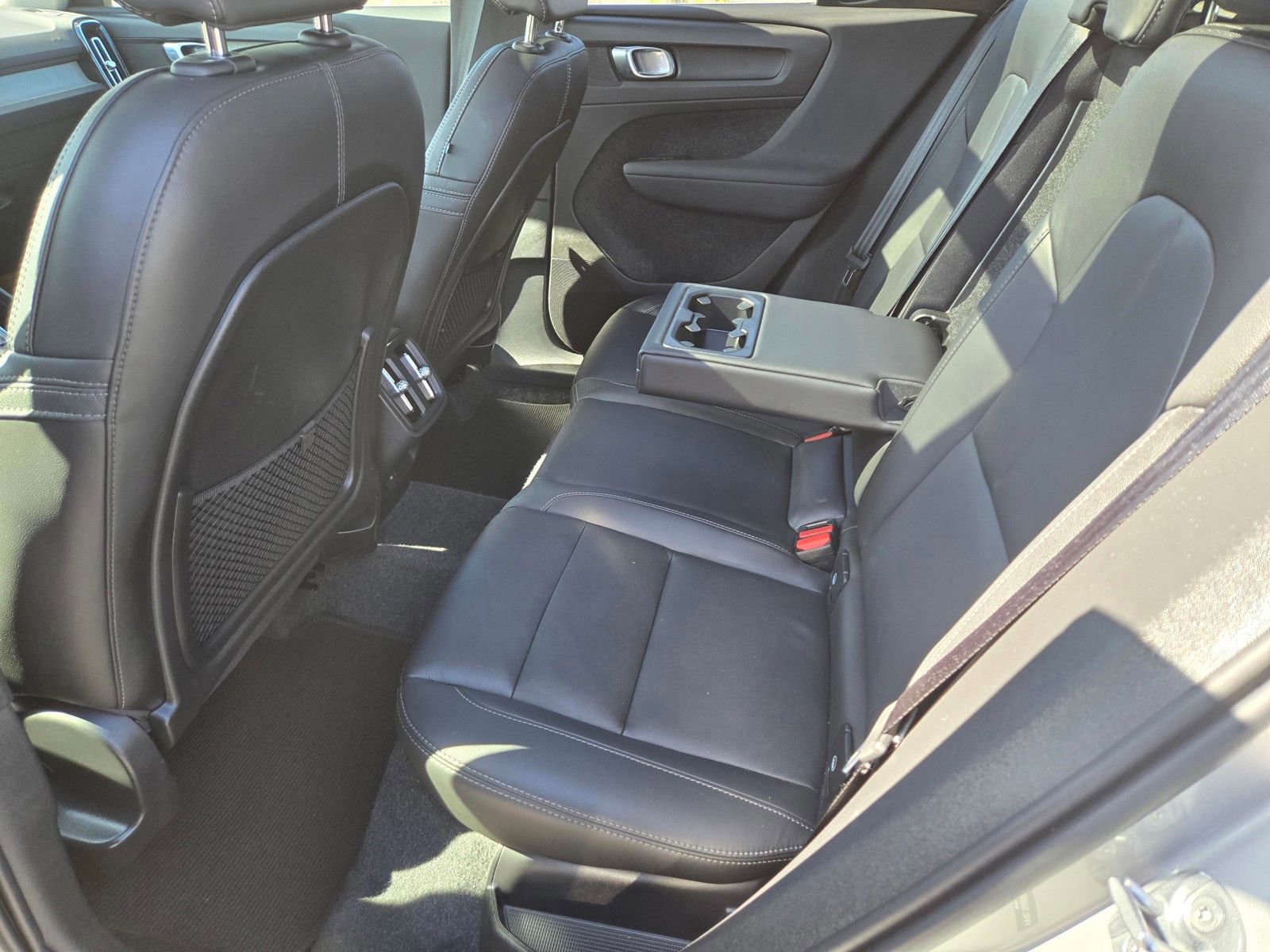 Used 2025 Volvo XC40 B5 Plus image 11